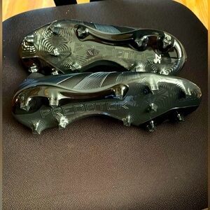 New- Adidas Predator laceless Black Soccer Cleats men’s 8.5